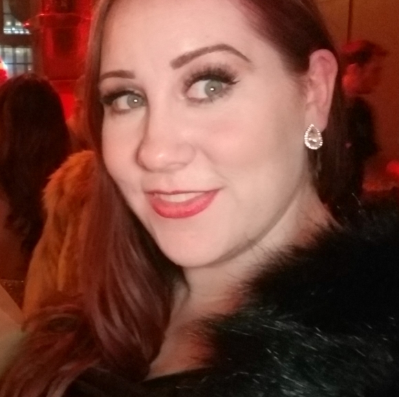 Meet your Posher, Amber - Picture 2 of 2